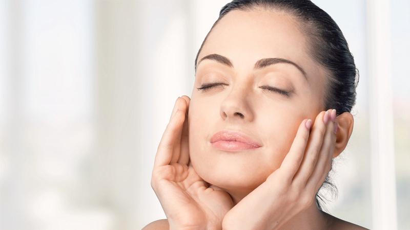 Hình ảnh minh họa các câu hỏi thường gặp về Clé de Peau Beauté, có thể kết hợp với hình ảnh các sản phẩm đa dạng của hãng